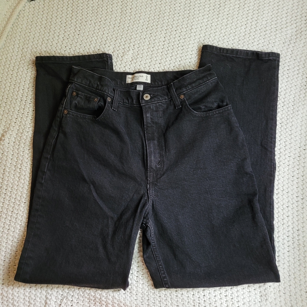 Abercrombie Curve Love Ultra High Rise 90s Straight Jean (29 R) Saturated Black